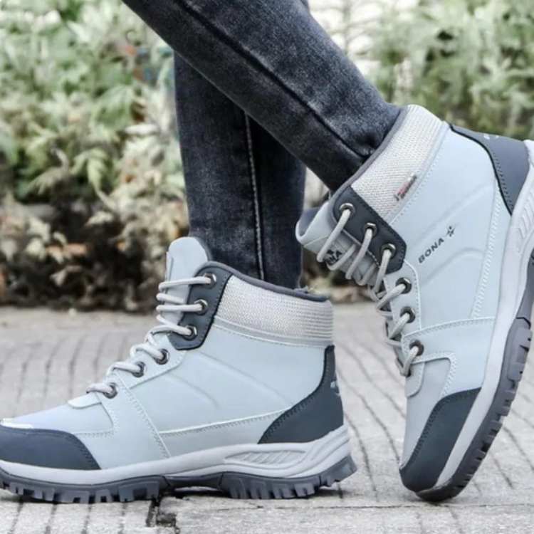 Insulated Hiking Boots - Non - Slip and Water - Resistant for Women - Active Peaks