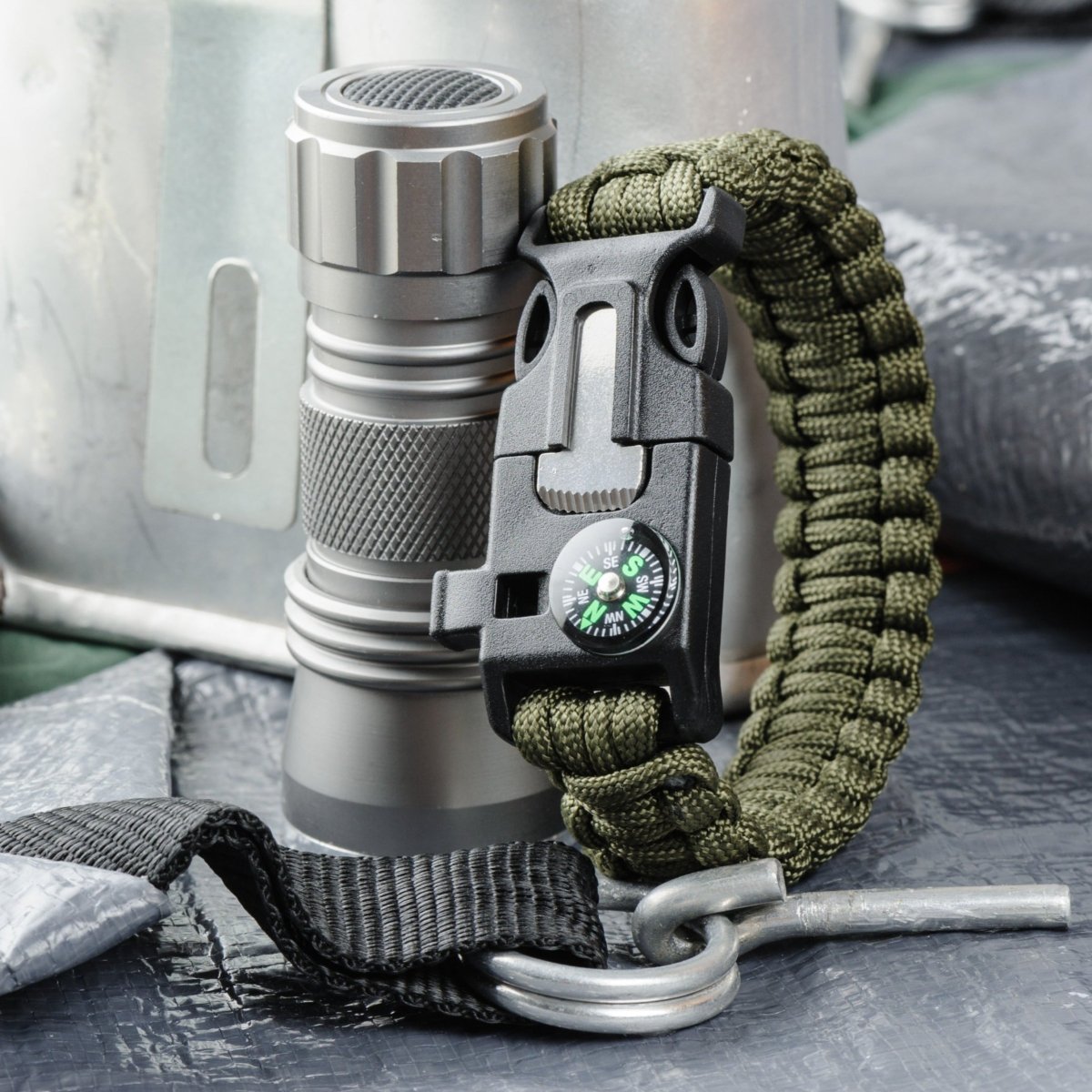 Durable Paracord Survival Bracelet with Compass and Knife | Active Peaks - Active Peaks